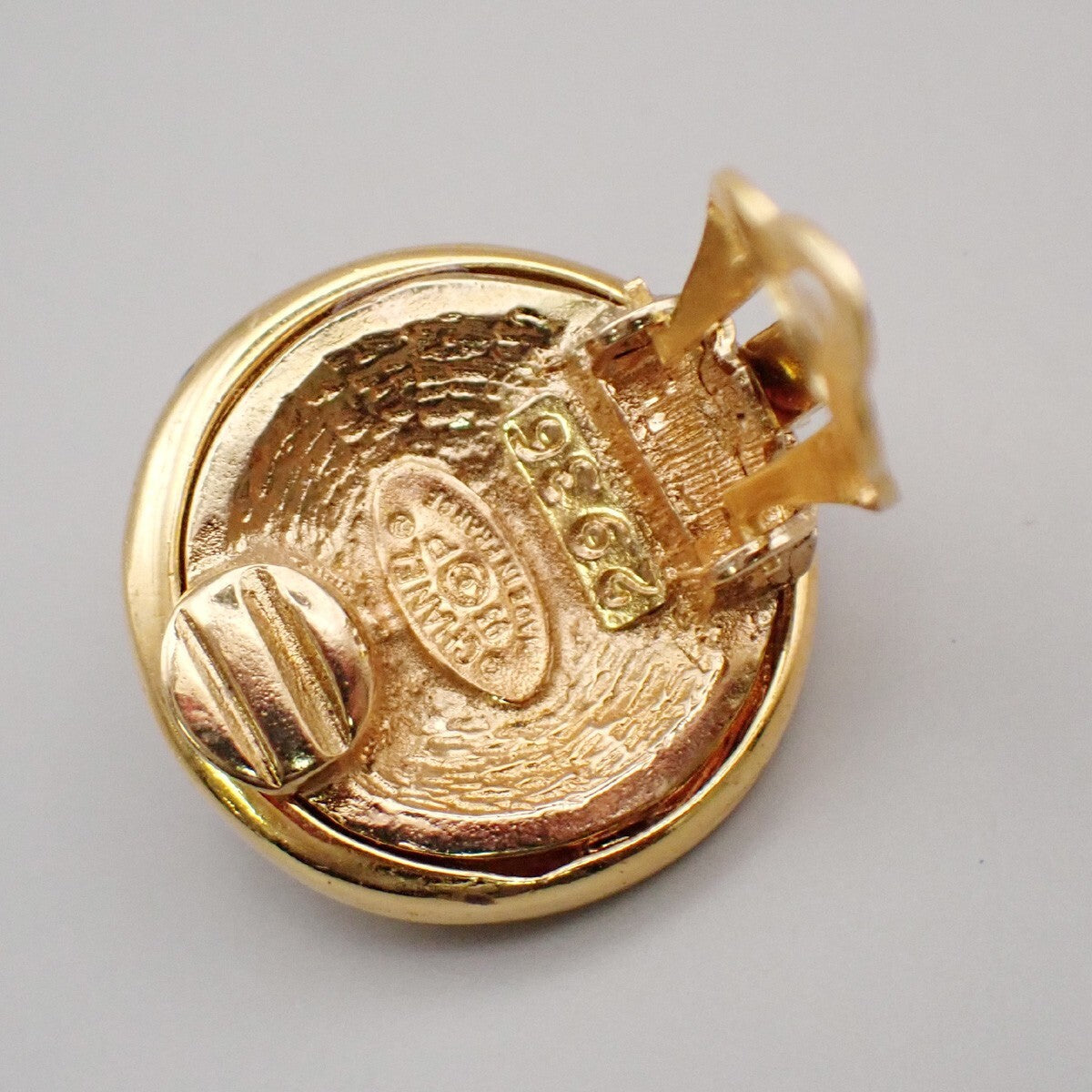 Chanel Vintage Cc Round Clip-On Earrings Metal Gold Gold_Plated Earrings Jewelry (Pre-Owned)