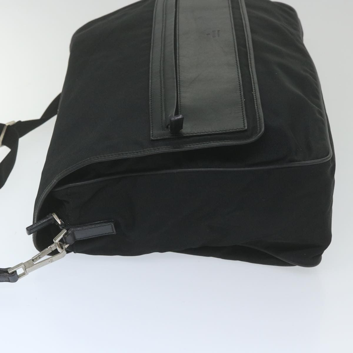 Gucci Vintage Flap Crossbody Bag Nylon Black Nylon Shoulder Bag Bag (Pre-Owned)