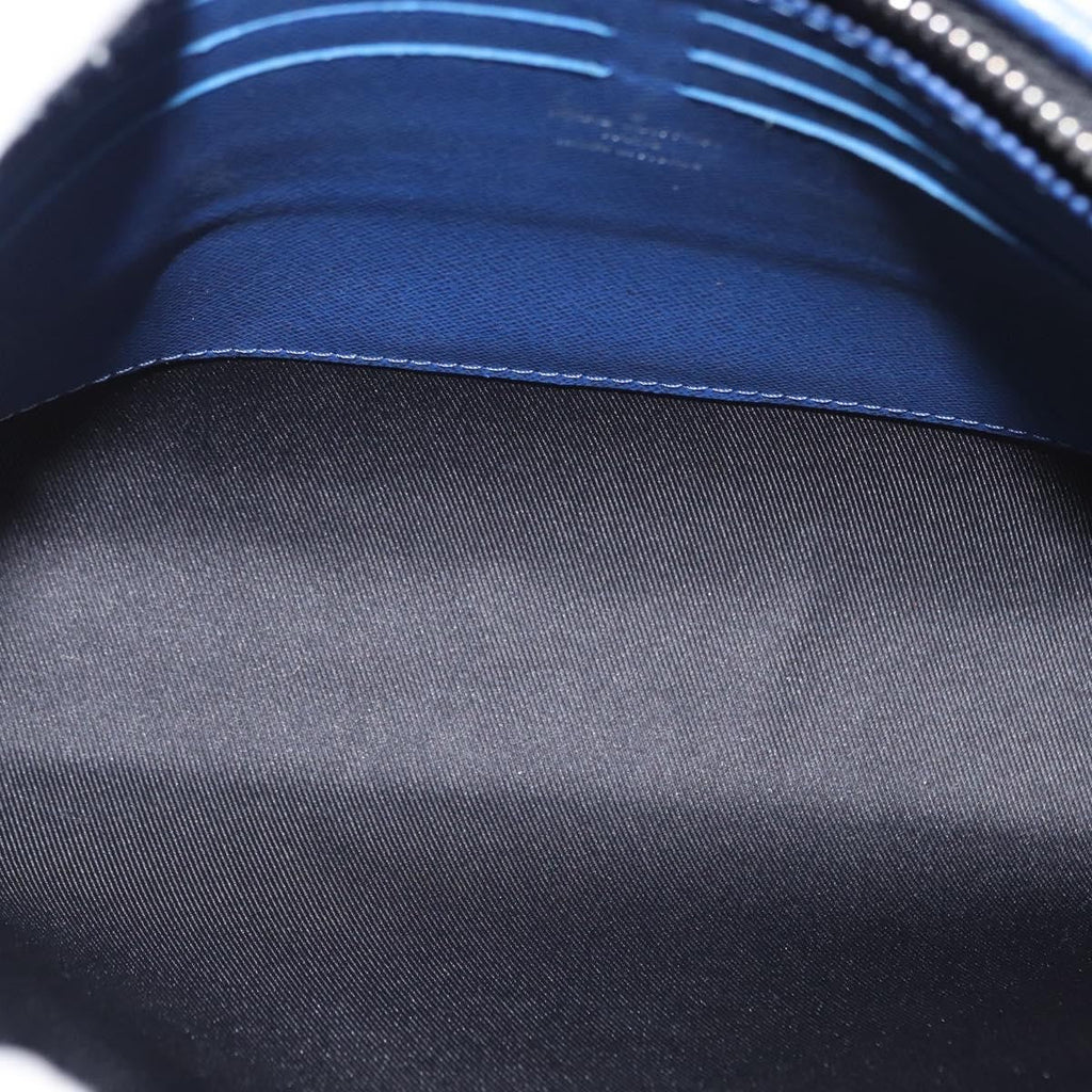 Louis Vuitton Pochette Voyage Taiga Leather Blue Leather Clutche & Pouche Bag (Pre-Owned)