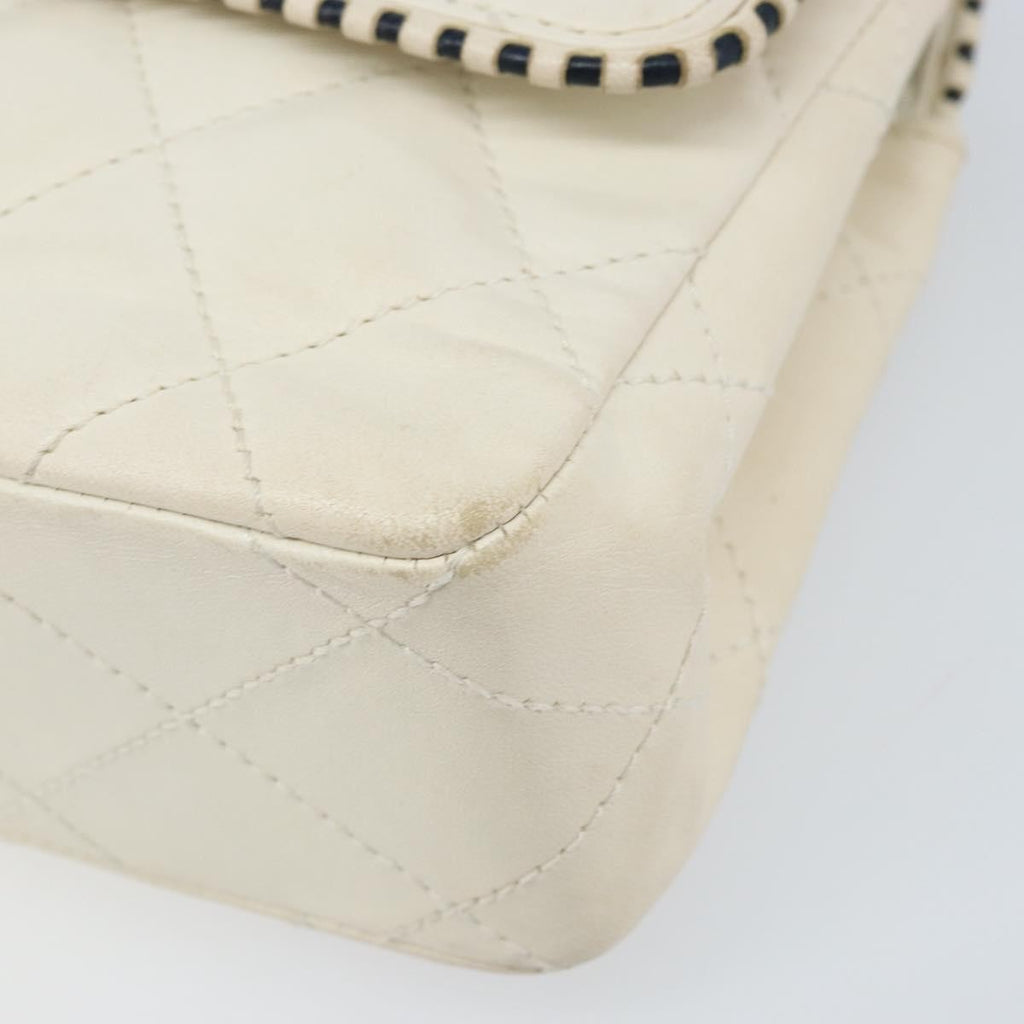 Chanel Vintage Punched Edge Classic Single Flap Bag Quilted Lambskin White Leather Shoulder Bag Bag (Pre-Owned)