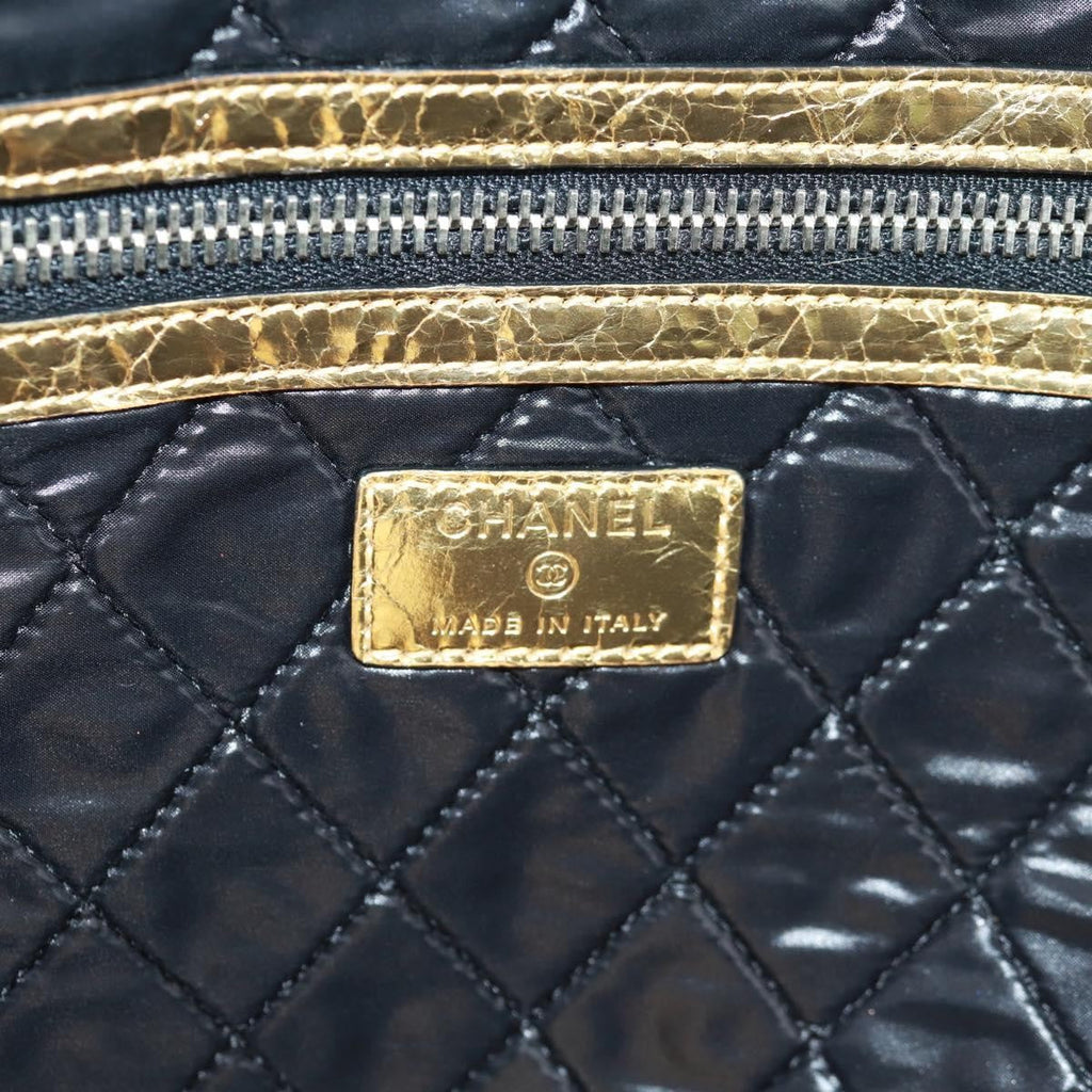 Chanel Feminine Pouch Crinkled Leather Gold Leather Clutche & Pouche Bag (Pre-Owned)