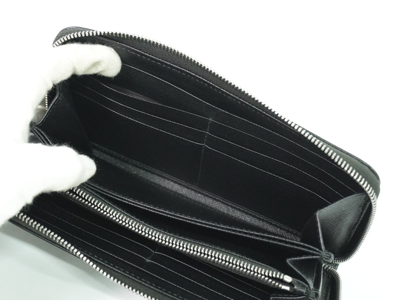 Prada Saffiano Wallet Leather Black Leather Wallets Accessory (Pre-Owned)
