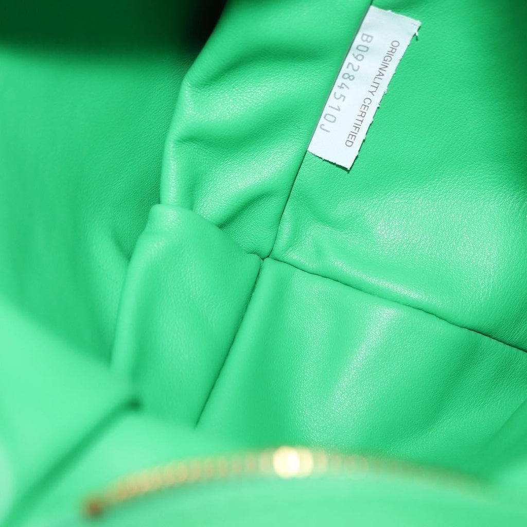Bottega Veneta Bv Twist Bag Leather Green Leather Handbag (Pre-Owned)