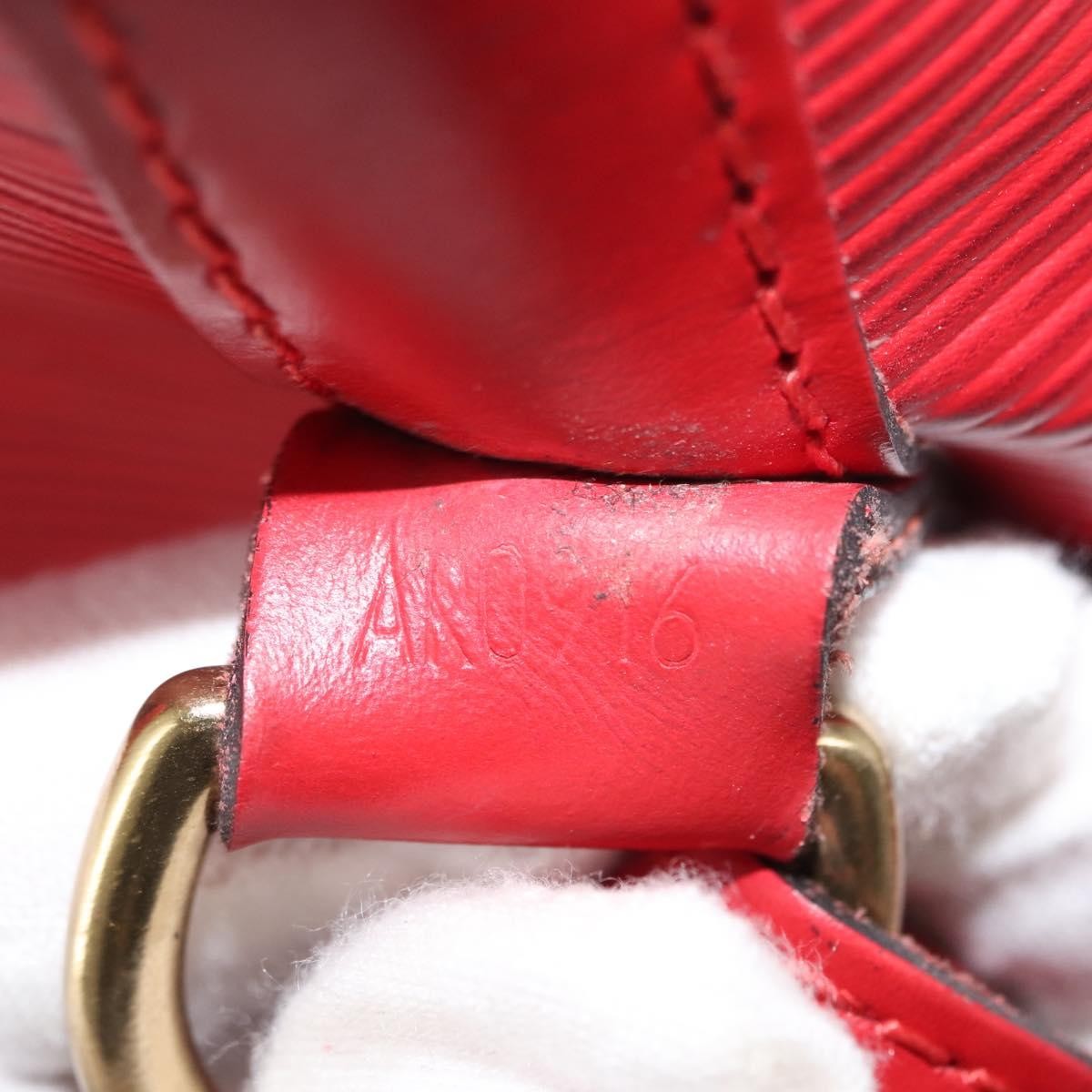 Louis Vuitton Noe Handbag Epi Leather Red Leather Shoulder Bag Bag (Pre-Owned)