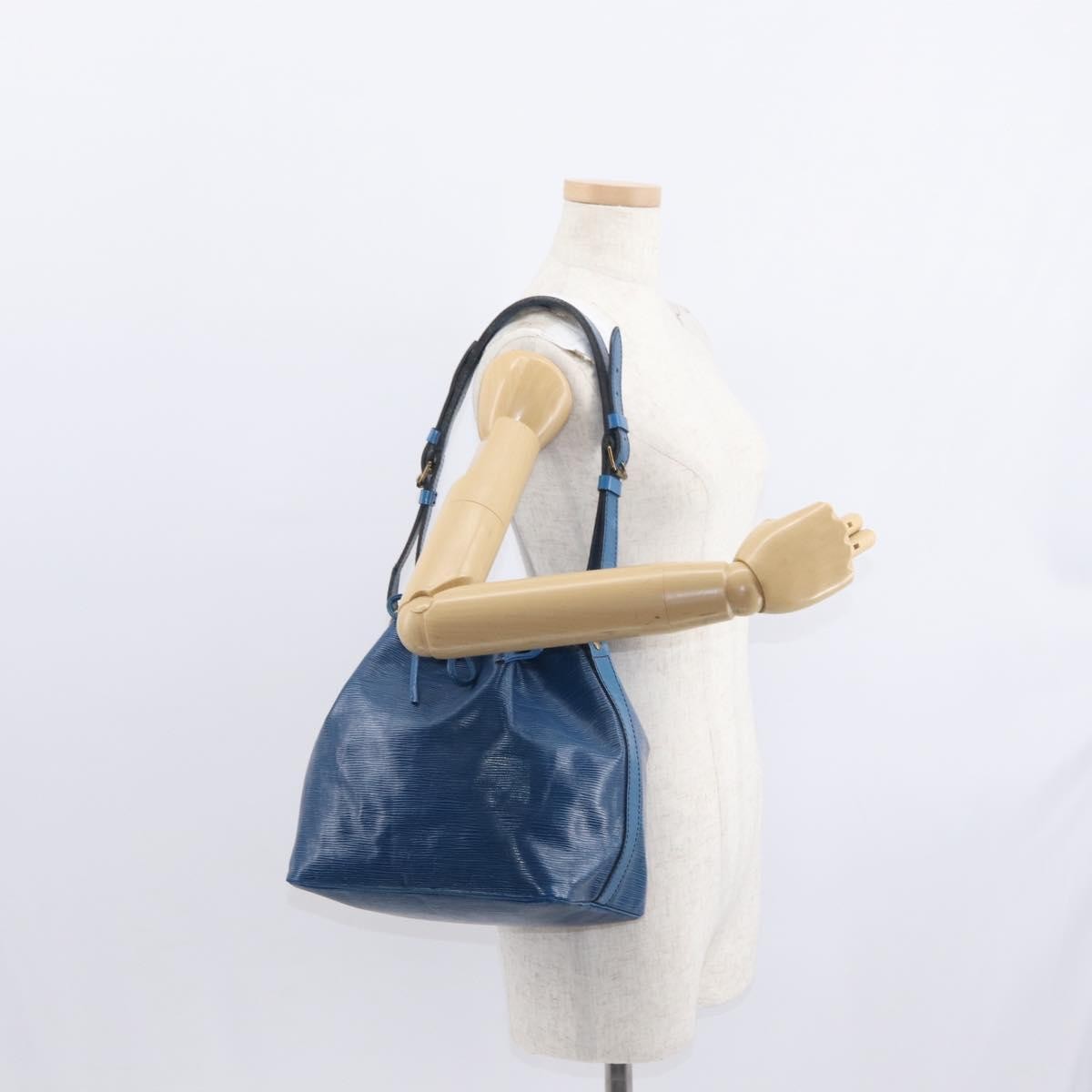 Louis Vuitton Noe Handbag Epi Leather Blue Leather Shoulder Bag Bag (Pre-Owned)