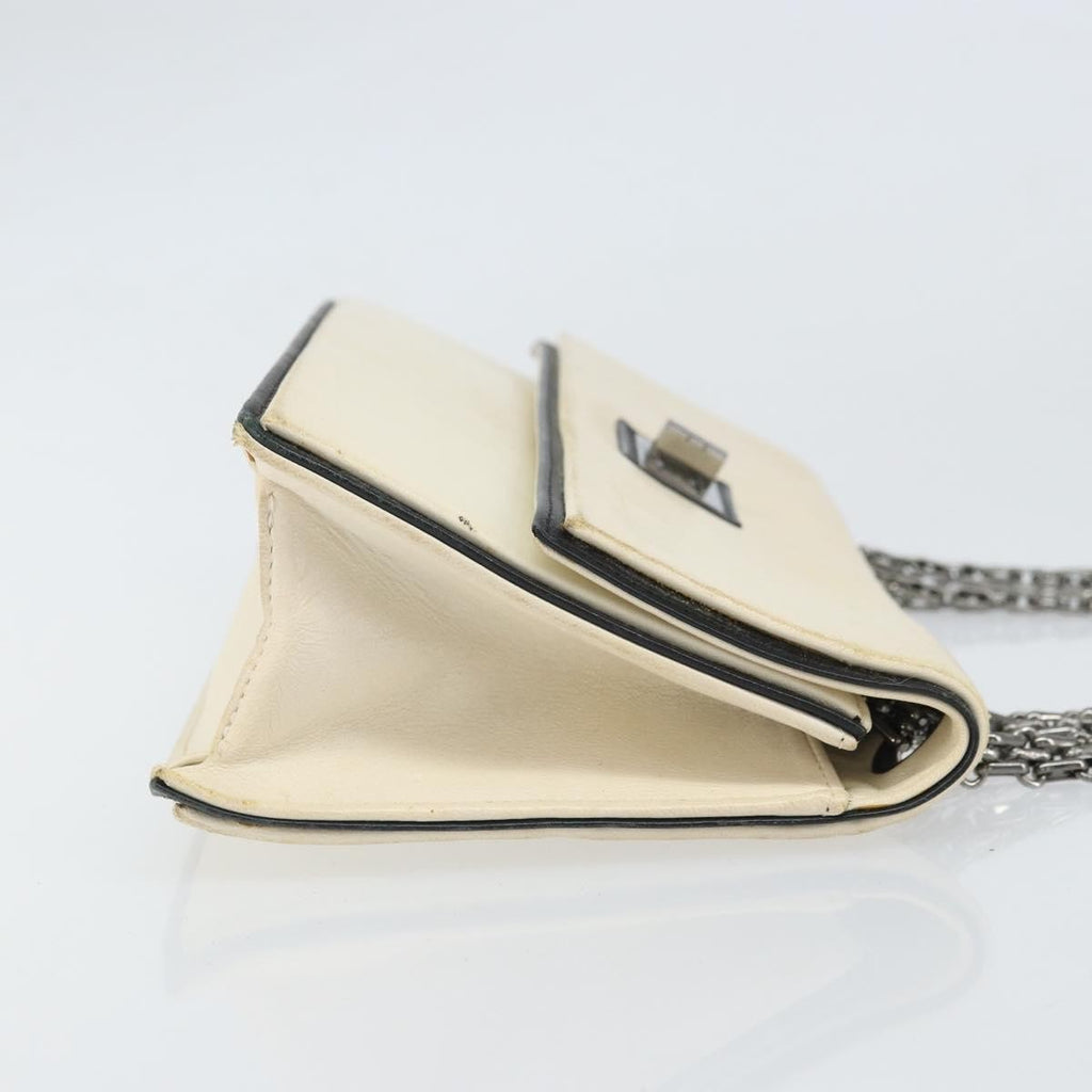 Chanel 2.55 Shoulder Bag Leather White Leather Shoulder Bag Bag (Pre-Owned)