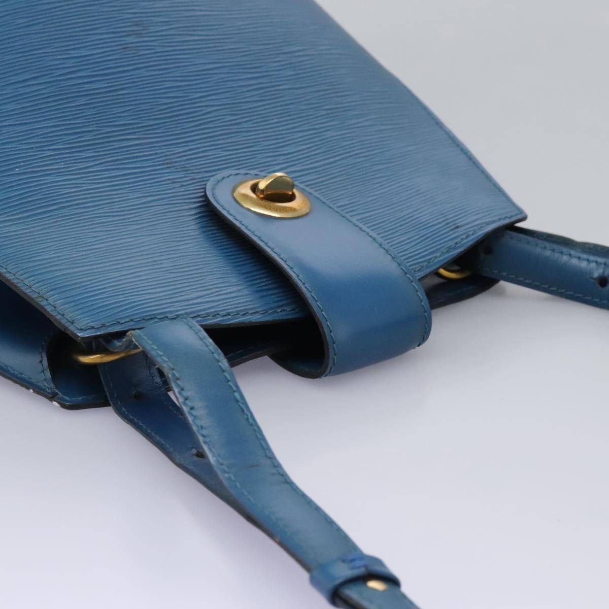 Louis Vuitton Cluny Shoulder Bag Epi Leather Blue Leather Shoulder Bag Bag (Pre-Owned)