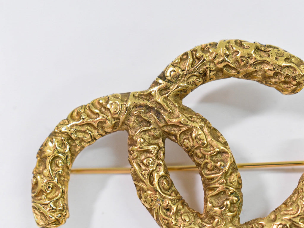 Chanel Cc Brooch Textured Metal Gold Gold_Plated Brooch Jewelry (Pre-Owned)