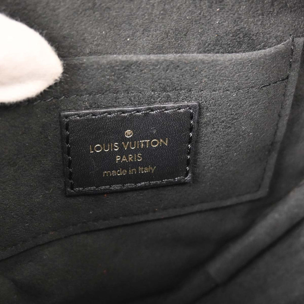 Louis Vuitton New Wave Heart Crossbody Bag Quilted Leather Black Leather Crossbody Bag Bag (Pre-Owned)