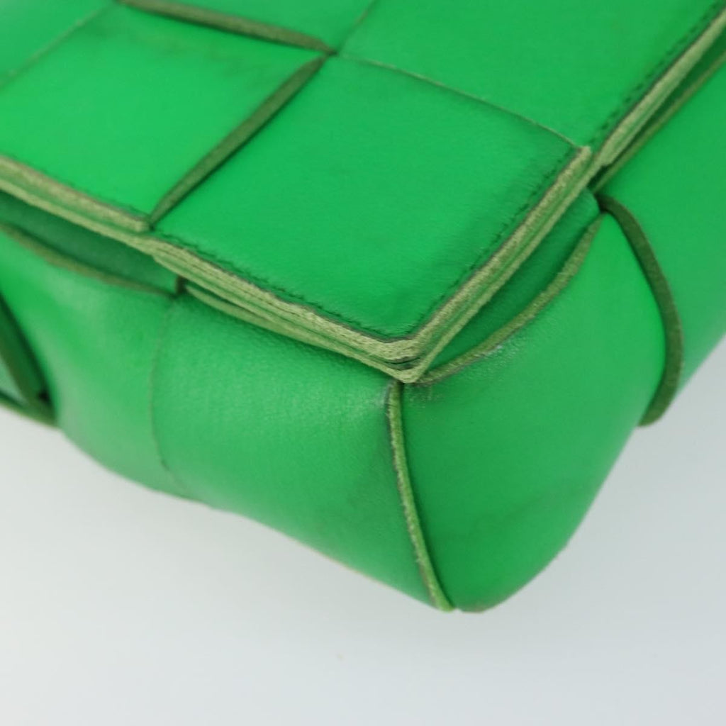 Bottega Veneta Cassette Crossbody Bag Maxi Intrecciato Leather Green Leather Bag (Pre-Owned)