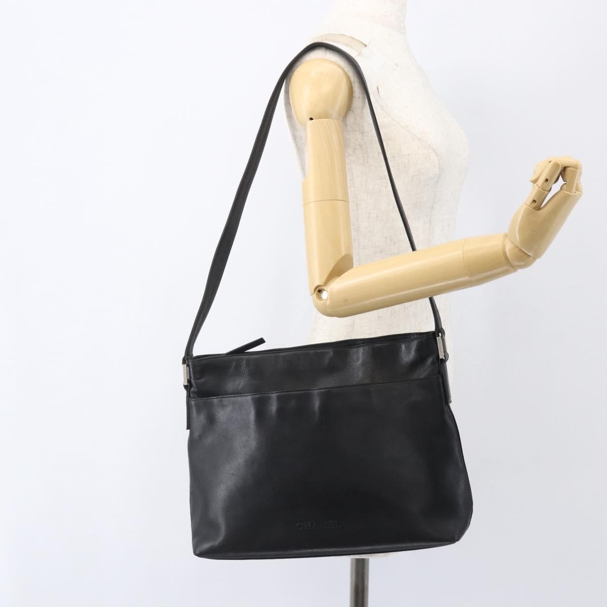 Chanel Vintage Shoulder Bag Leather Black Leather Shoulder Bag Bag (Pre-Owned)