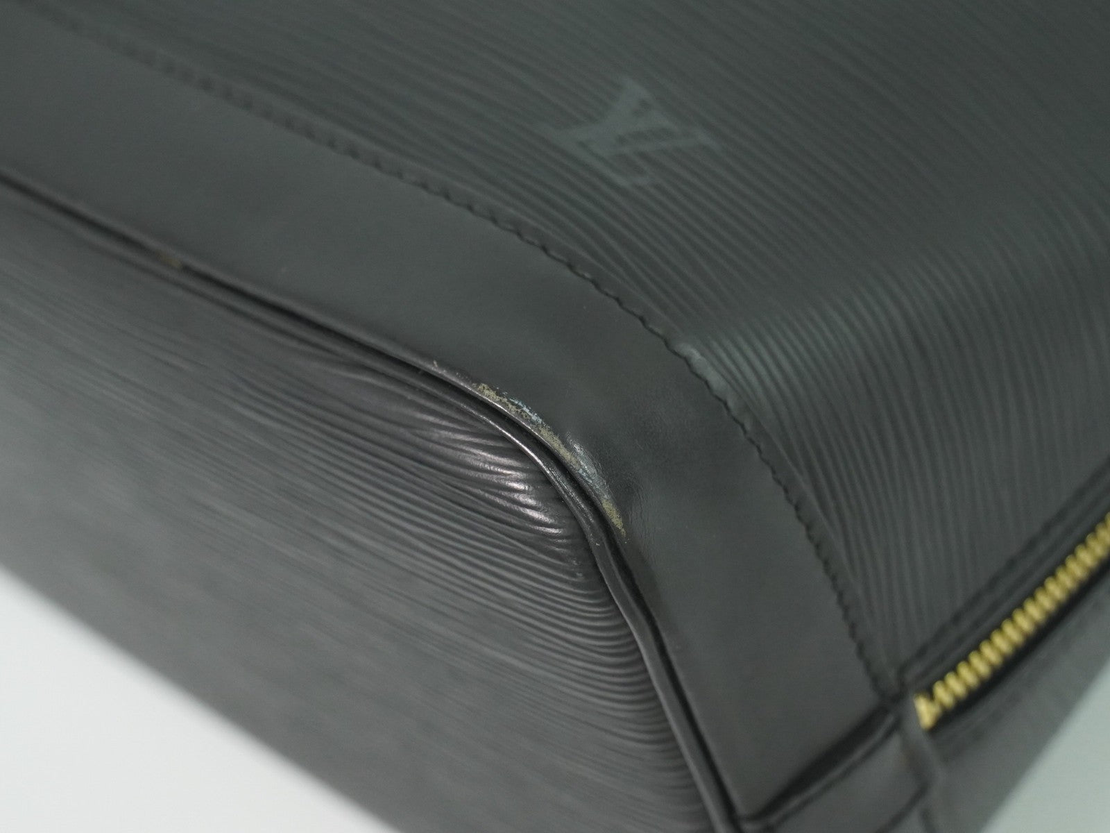 Louis Vuitton Alma Handbag Epi Leather Black Leather Handbag (Pre-Owned)