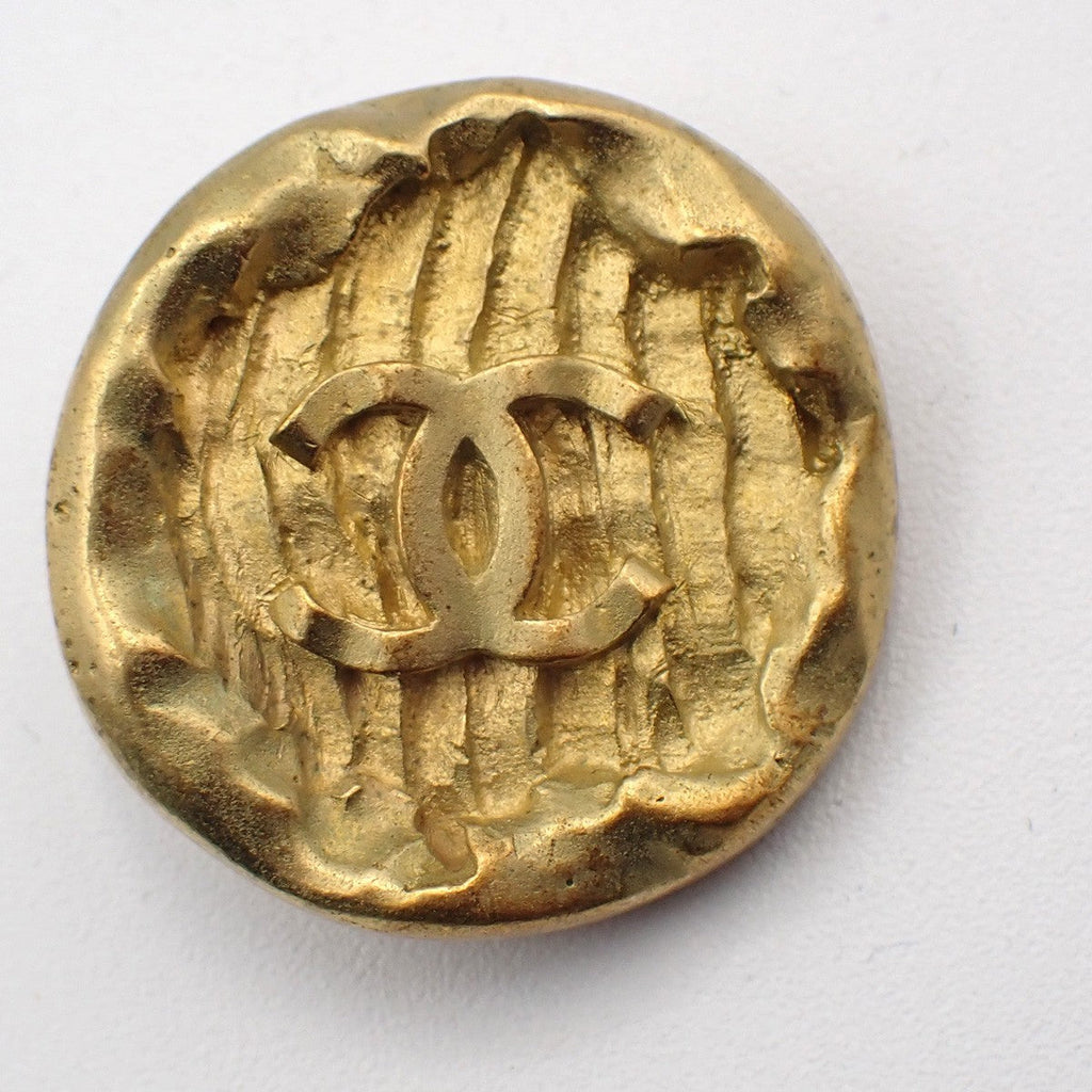 Chanel Vintage Cc Round Button Clip-On Earrings Metal Gold Gold_Plated Earrings Jewelry (Pre-Owned)