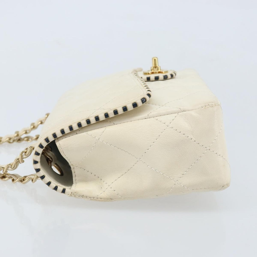 Chanel Vintage Punched Edge Classic Single Flap Bag Quilted Lambskin White Leather Shoulder Bag Bag (Pre-Owned)