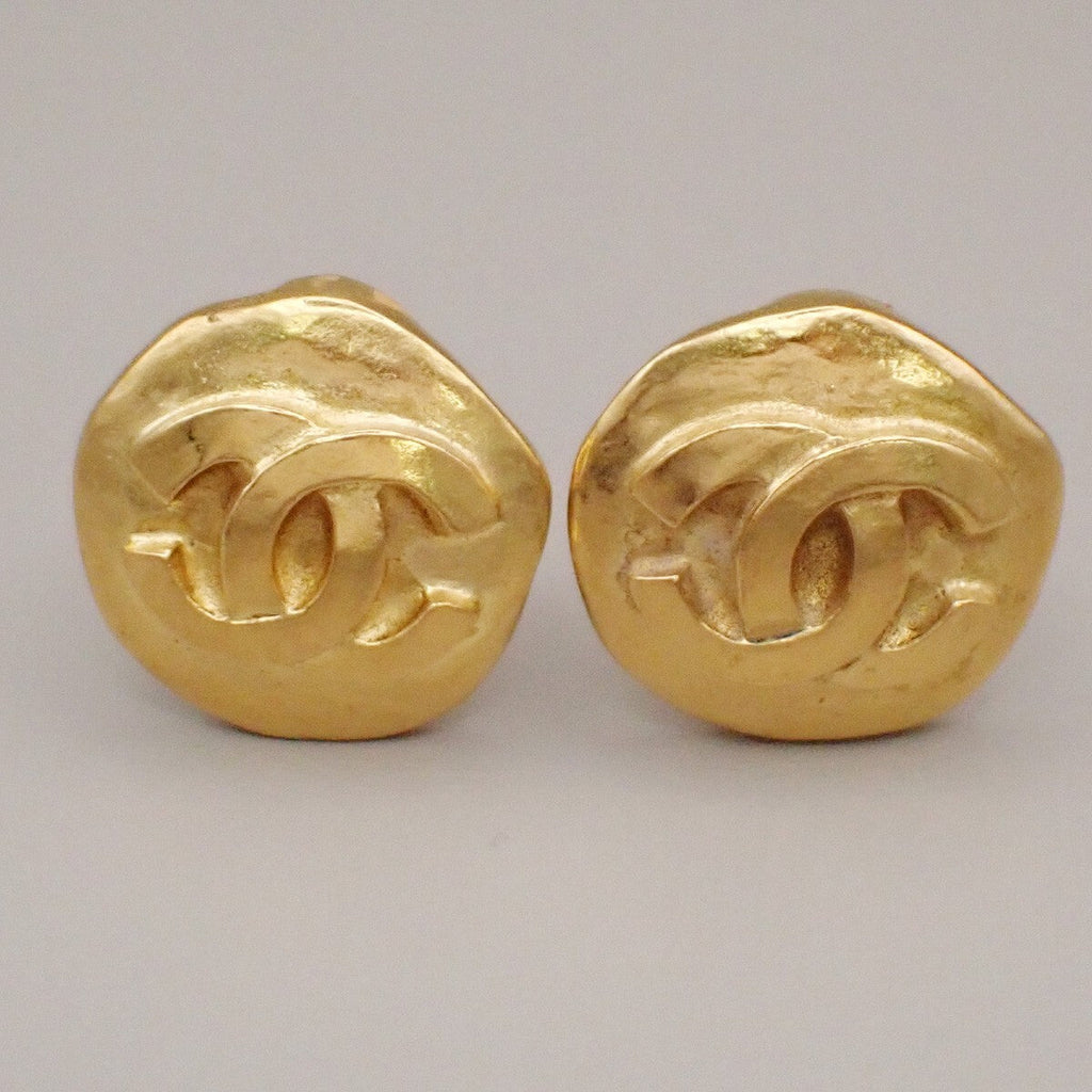 Chanel Vintage Cc Round Clip-On Earrings Metal Gold Gold_Plated Earrings Jewelry (Pre-Owned)