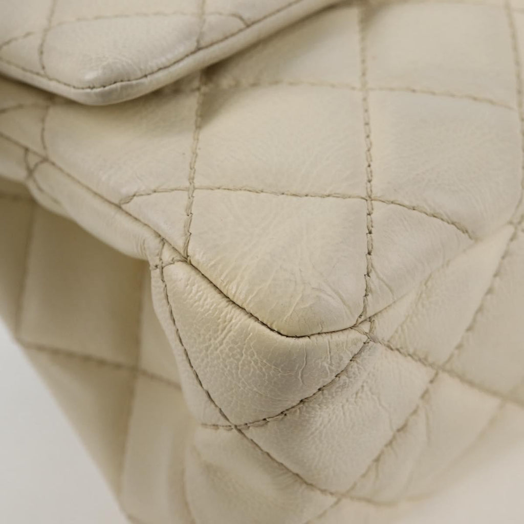 Chanel Reissue 2.55 Flap Bag Quilted Caviar White Leather Shoulder Bag Bag (Pre-Owned)