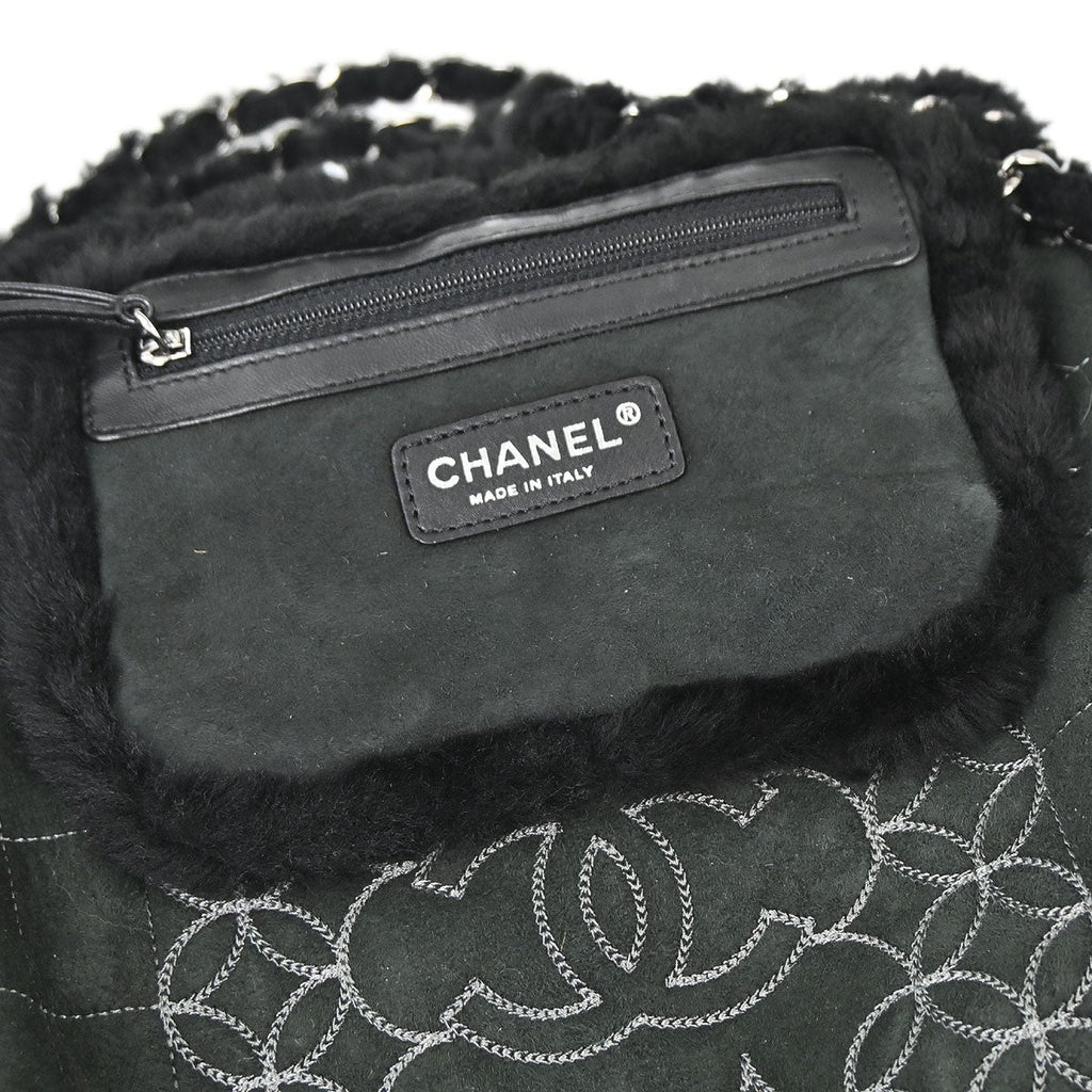 Chanel Vintage Embroidered Cc Chain Tote Quilted Suede And Shearling Black Suede Tote Bag Bag (Pre-Owned)