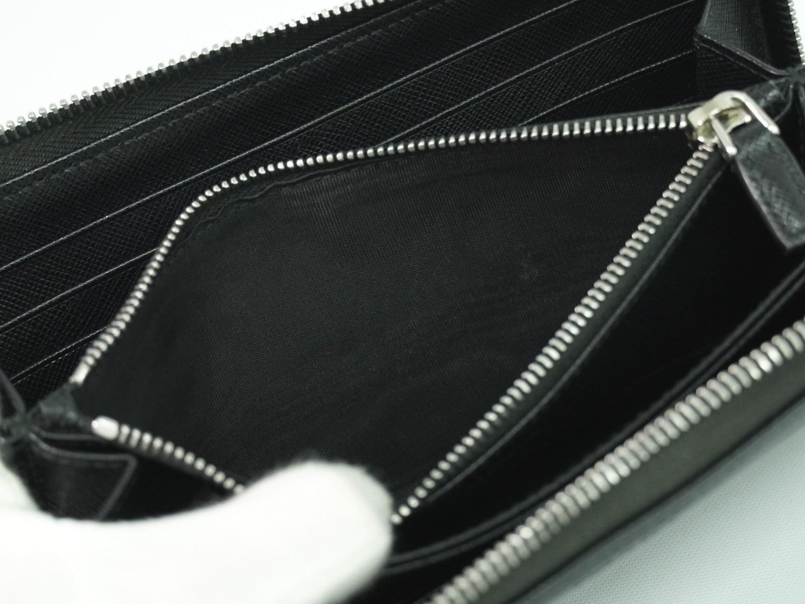 Prada Saffiano Wallet Leather Black Leather Wallets Accessory (Pre-Owned)