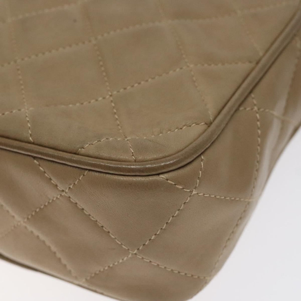 Chanel Vintage Diamond Cc Camera Bag Quilted Leather Beige Leather Shoulder Bag Bag (Pre-Owned)