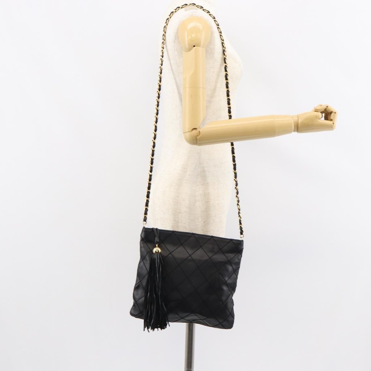 Chanel Vintage Shoulder Bag Leather Black Leather Shoulder Bag Bag (Pre-Owned)