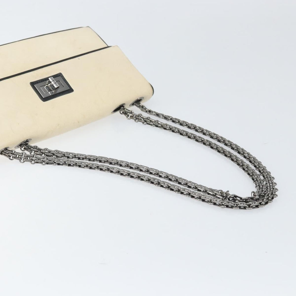 Chanel 2.55 Shoulder Bag Leather White Leather Shoulder Bag Bag (Pre-Owned)