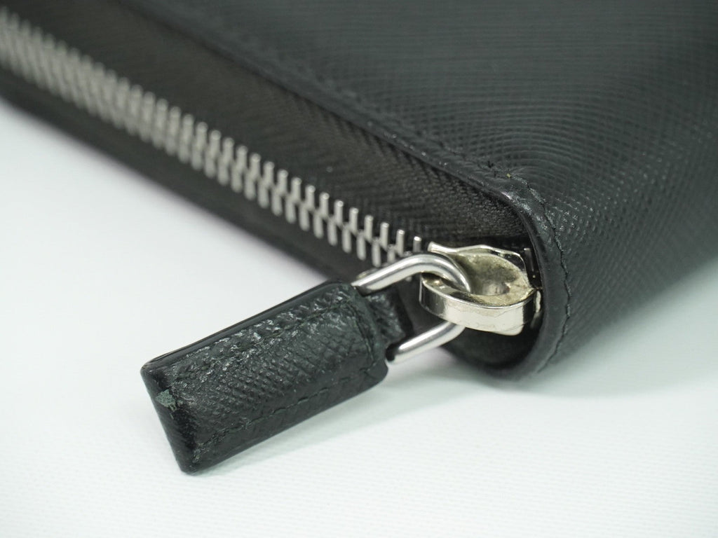 Prada Saffiano Wallet Leather Black Leather Wallets Accessory (Pre-Owned)