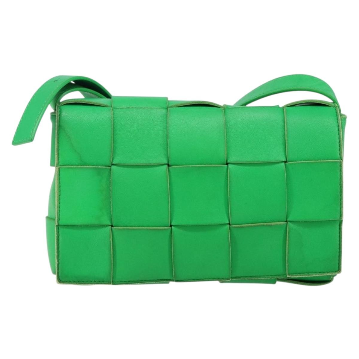 Bottega Veneta Cassette Crossbody Bag Maxi Intrecciato Leather Green Leather Bag (Pre-Owned)