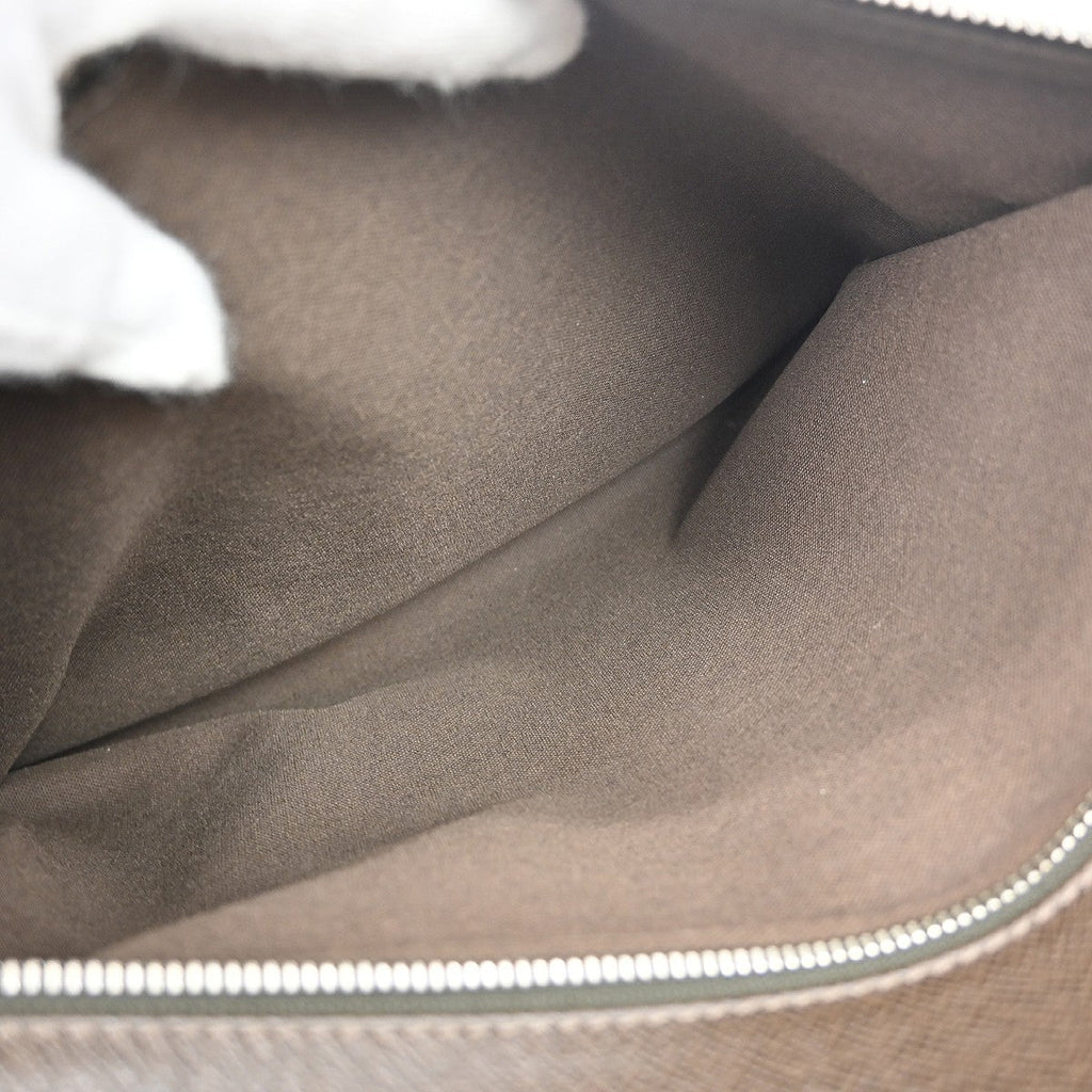 Louis Vuitton Viktor Messenger Bag Taiga Leather Brown Leather Shoulder Bag Bag (Pre-Owned)