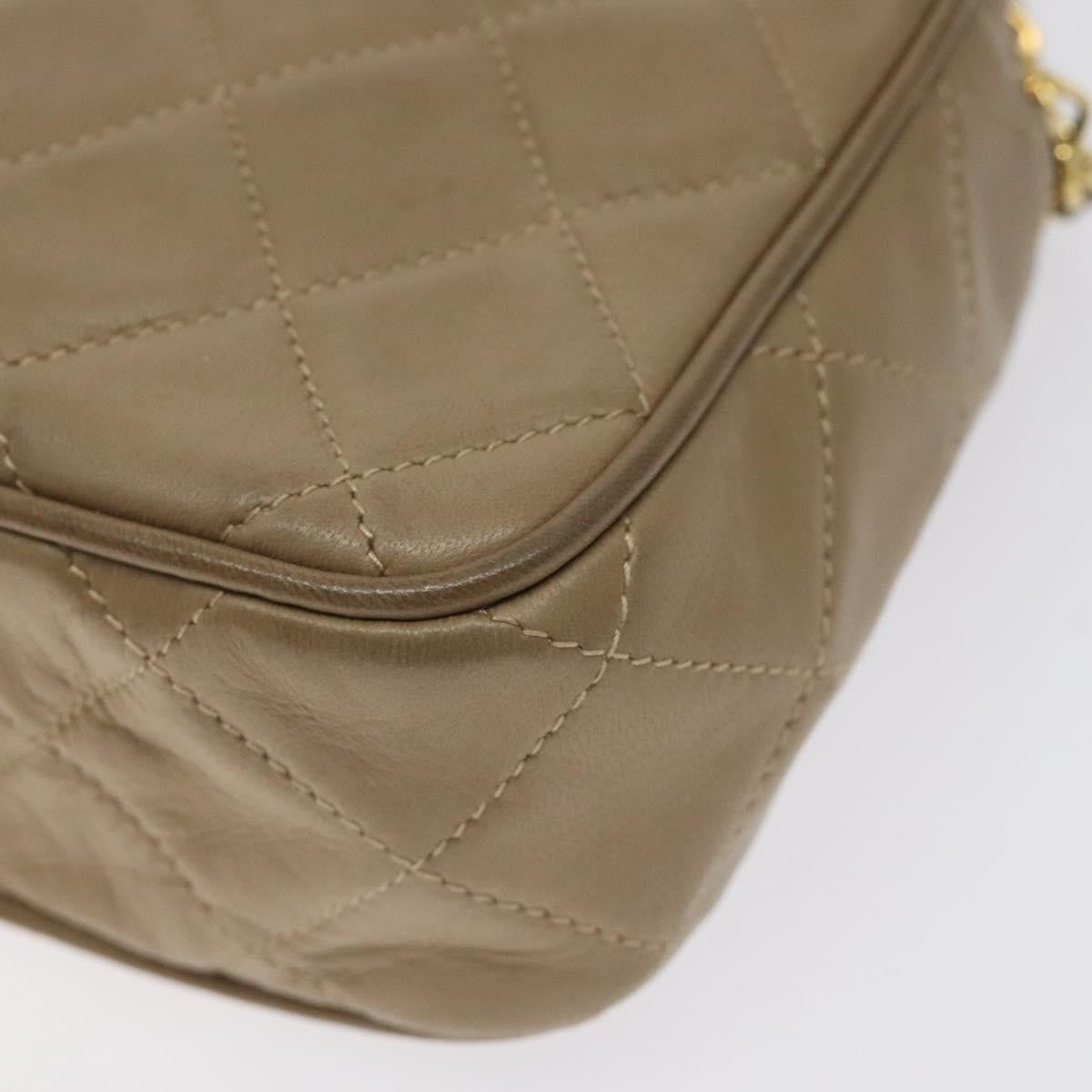 Chanel Vintage Diamond Cc Camera Bag Quilted Leather Beige Leather Shoulder Bag Bag (Pre-Owned)