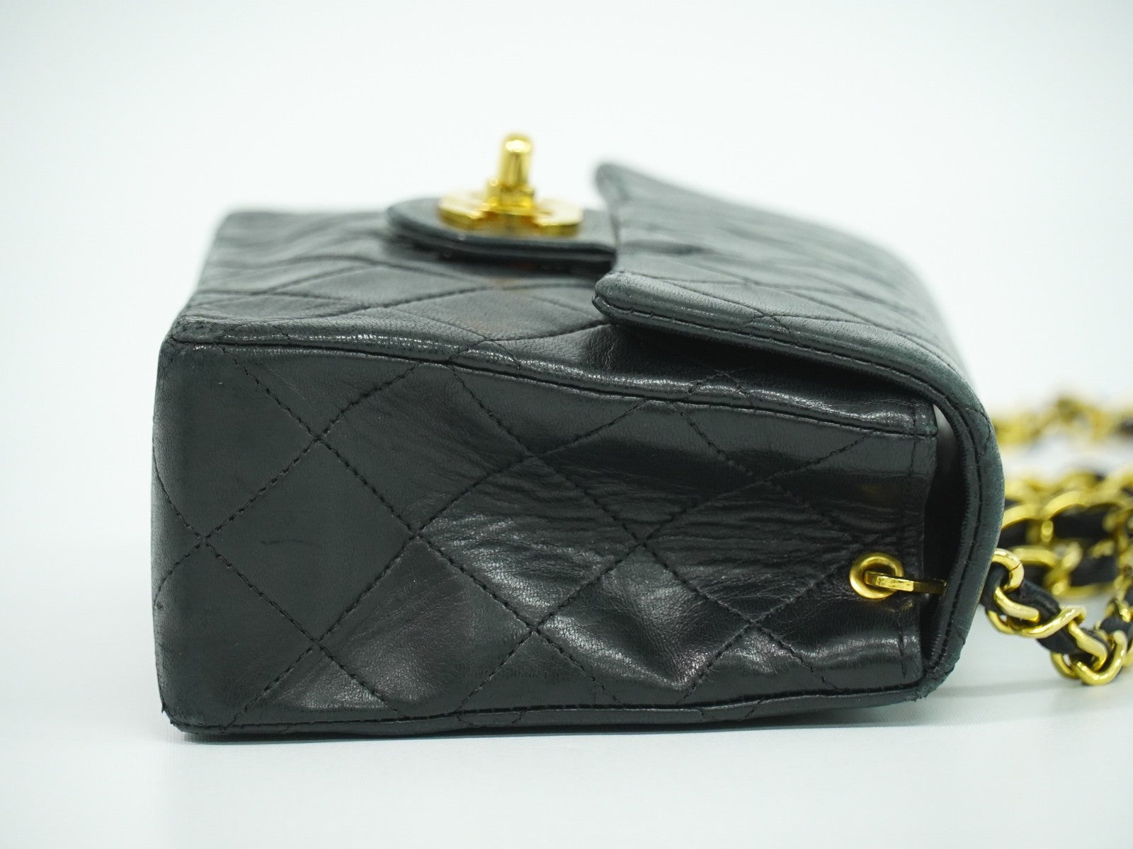 Chanel Vintage Square Classic Single Flap Bag Quilted Leather Black Leather Handbag (Pre-Owned)