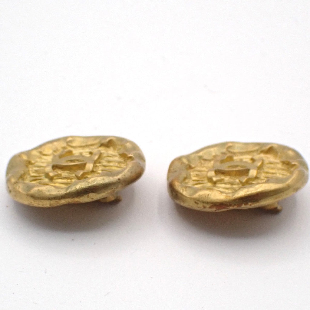 Chanel Vintage Cc Round Button Clip-On Earrings Metal Gold Gold_Plated Earrings Jewelry (Pre-Owned)