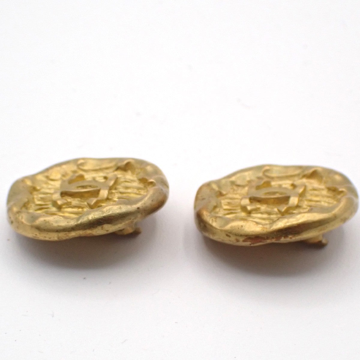 Chanel Vintage Cc Round Button Clip-On Earrings Metal Gold Gold_Plated Earrings Jewelry (Pre-Owned)