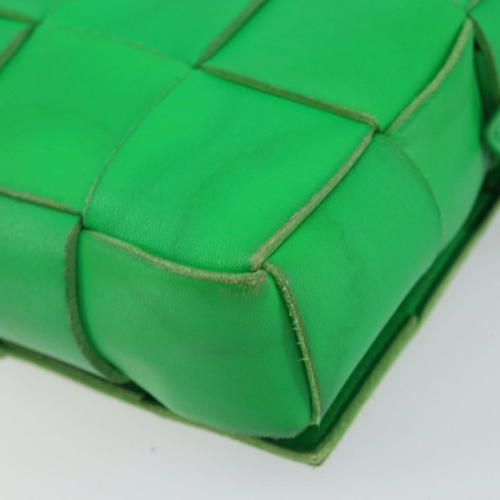 Bottega Veneta Cassette Crossbody Bag Maxi Intrecciato Leather Green Leather Bag (Pre-Owned)