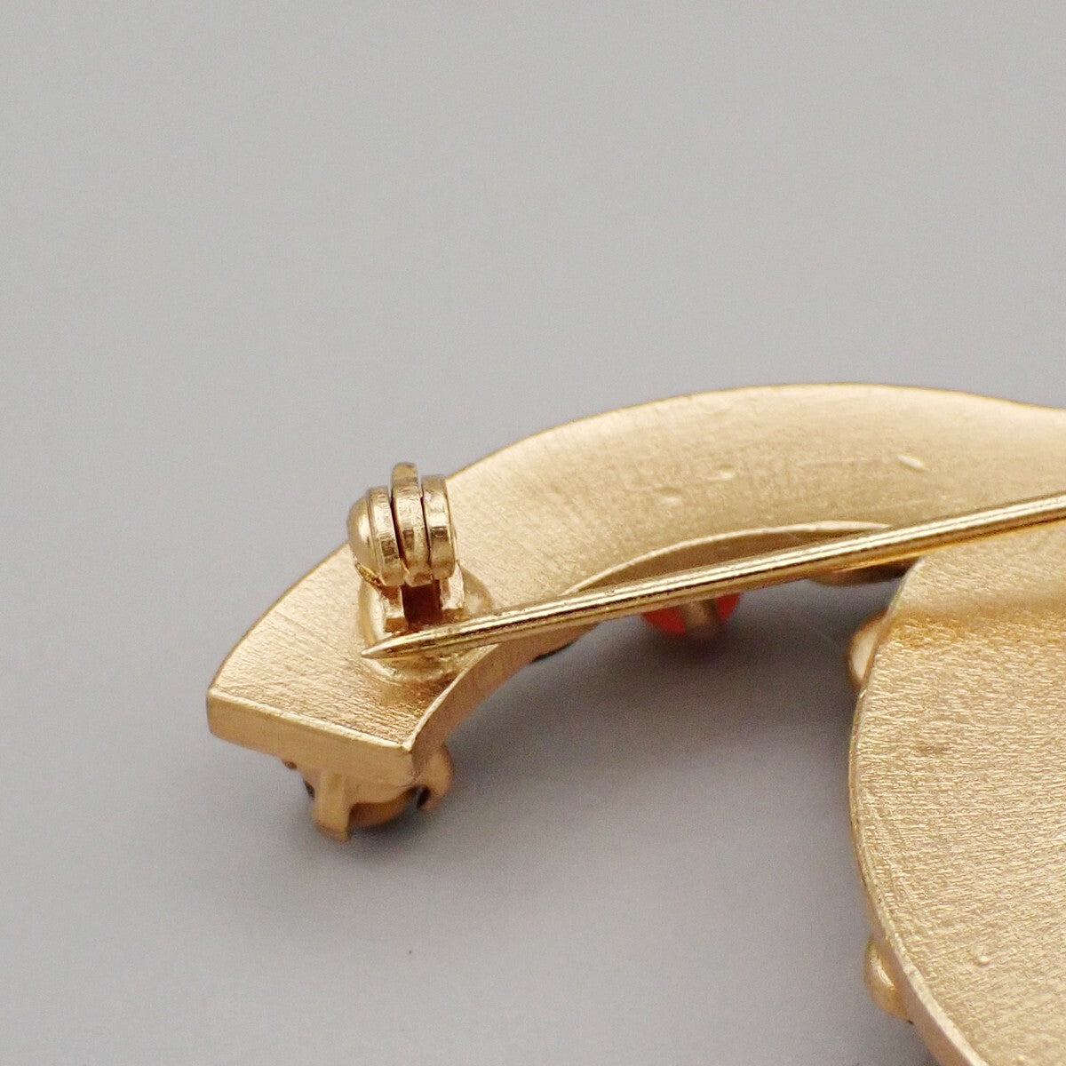 Chanel Cc Logo Brooch Crystal Embellished Metal Gold Gold_Plated Brooch Jewelry (Pre-Owned)