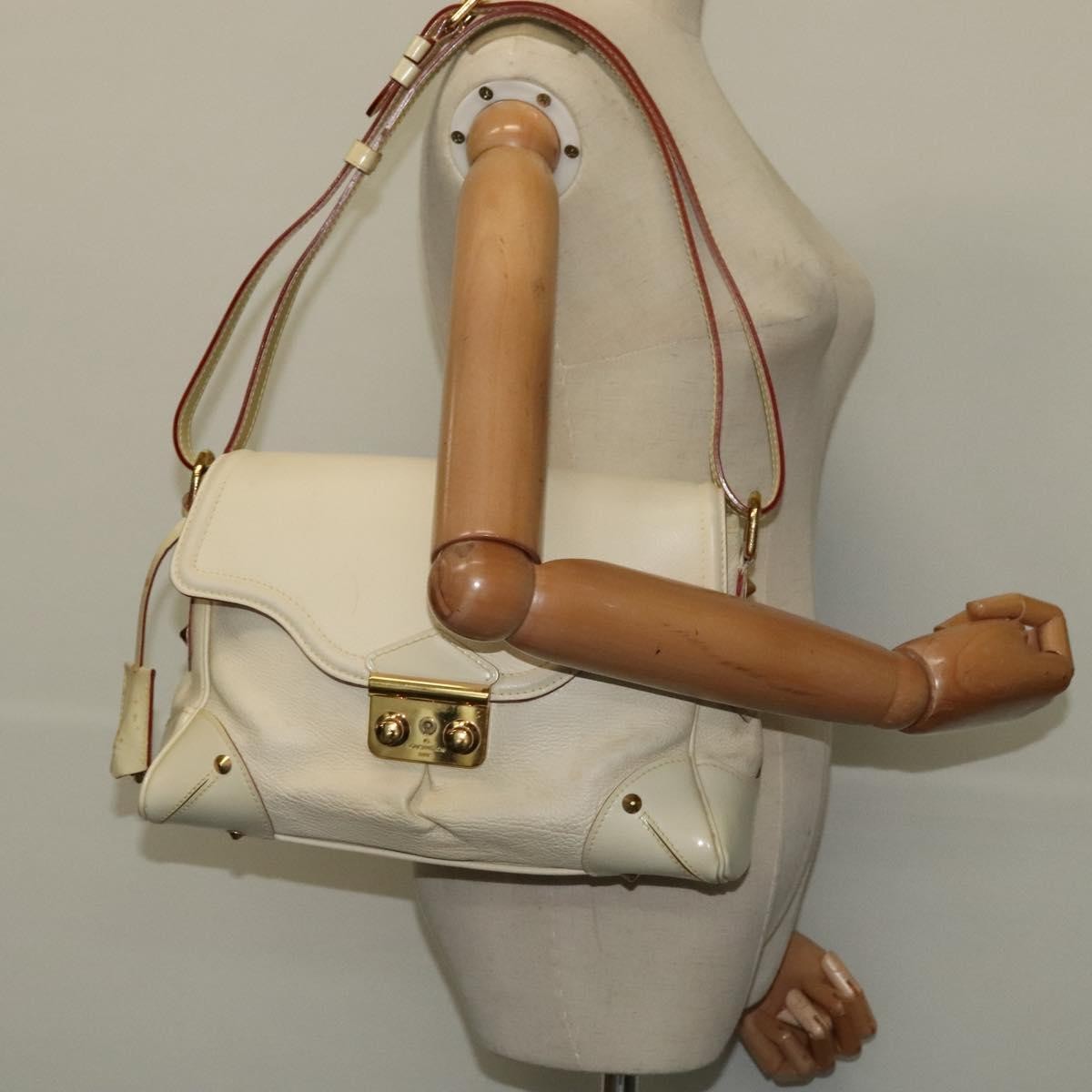 Louis Vuitton Suhali L'essentiel Handbag Leather White Leather Shoulder Bag Bag (Pre-Owned)