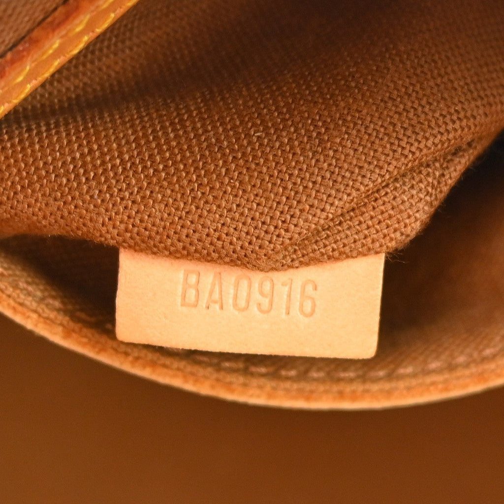 Louis Vuitton Alma Handbag Monogram Canvas Brown Canvas Handbag (Pre-Owned)
