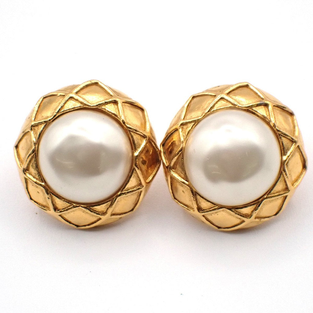 Chanel Vintage Round Clip-On Earrings Metal With Faux Pearl Gold Gold_Plated Earrings Jewelry (Pre-Owned)
