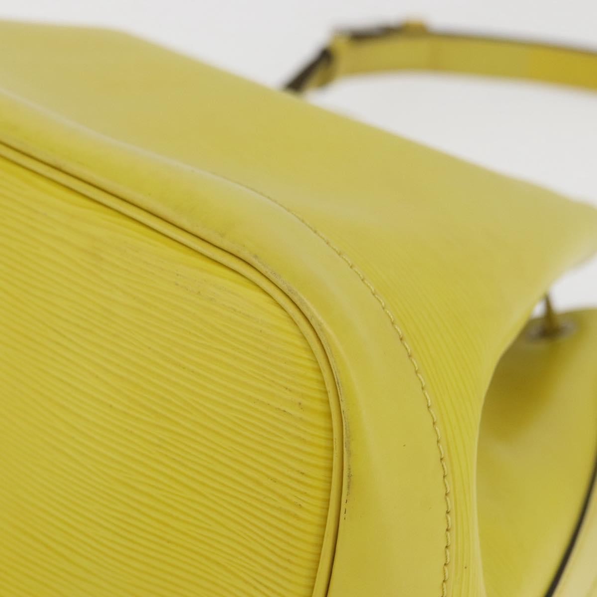 Louis Vuitton Petit Noe Handbag Epi Leather Green Leather Handbag (Pre-Owned)
