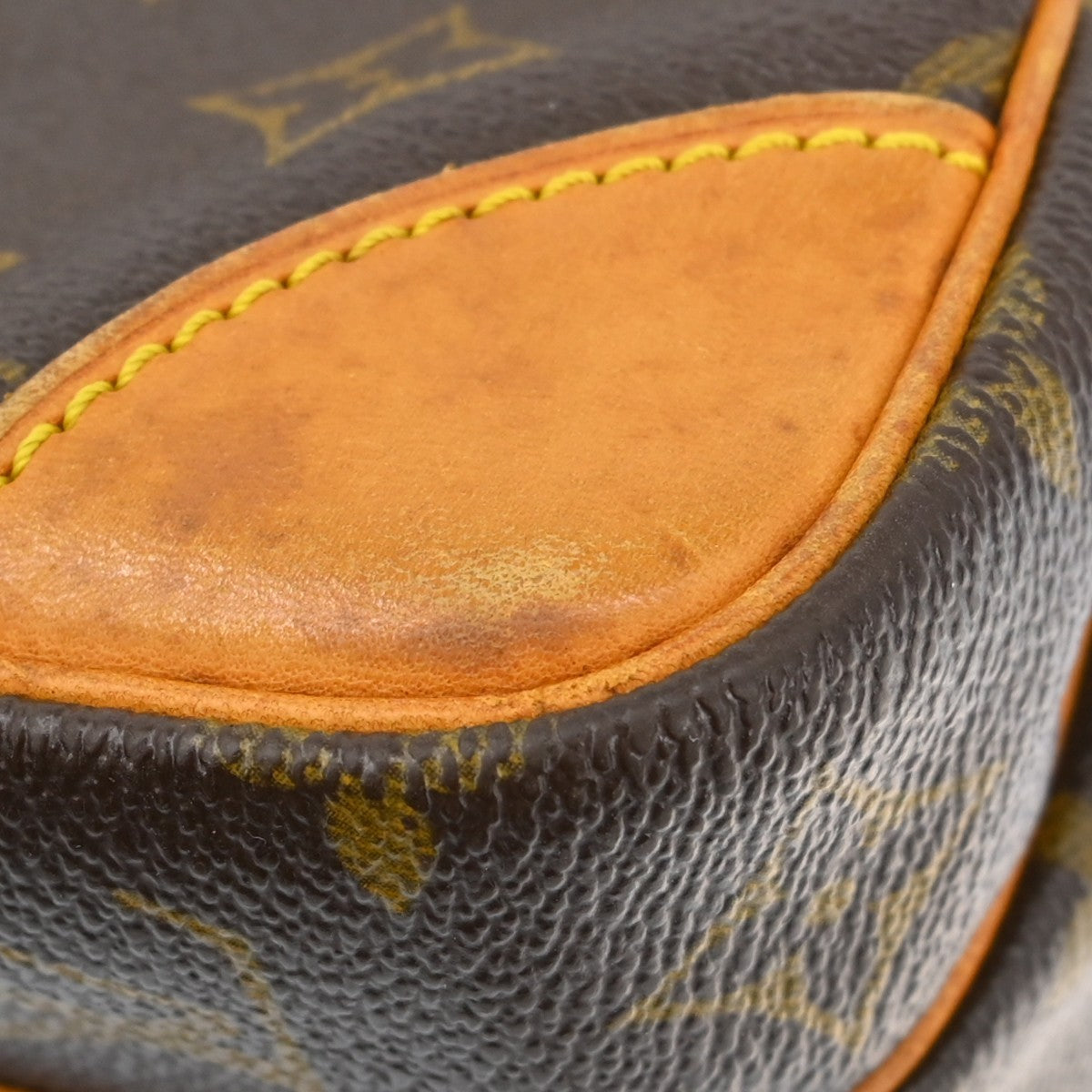 Louis Vuitton Amazone Bag Monogram Canvas Brown Canvas Shoulder Bag Bag (Pre-Owned)