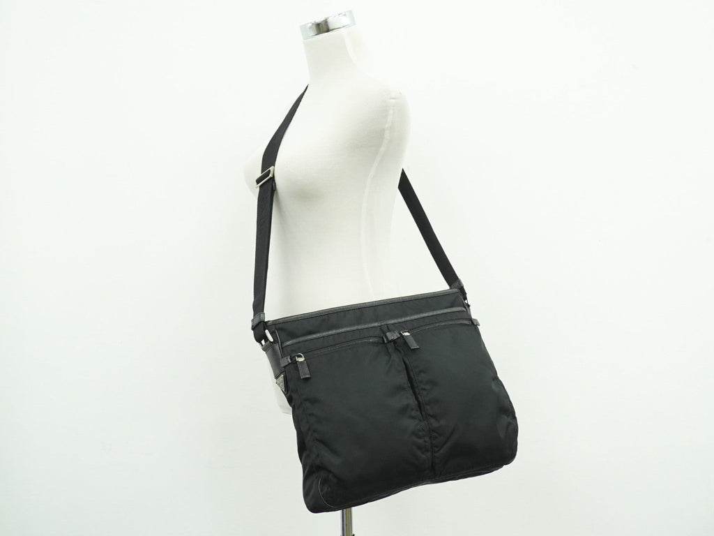 Prada Double Pocket Zip Messenger Tessuto Black Nylon Shoulder Bag Bag (Pre-Owned)
