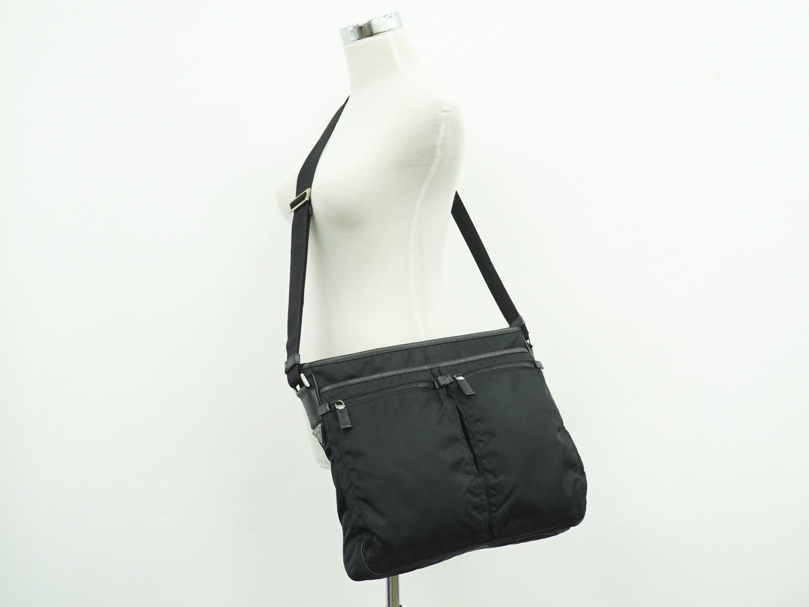 Prada Double Pocket Zip Messenger Tessuto Black Nylon Shoulder Bag Bag (Pre-Owned)