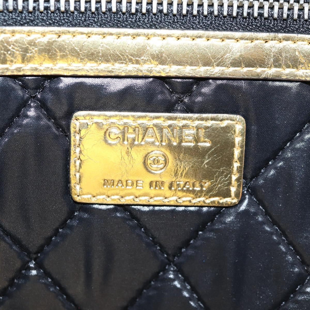 Chanel Feminine Pouch Crinkled Leather Gold Leather Clutche & Pouche Bag (Pre-Owned)