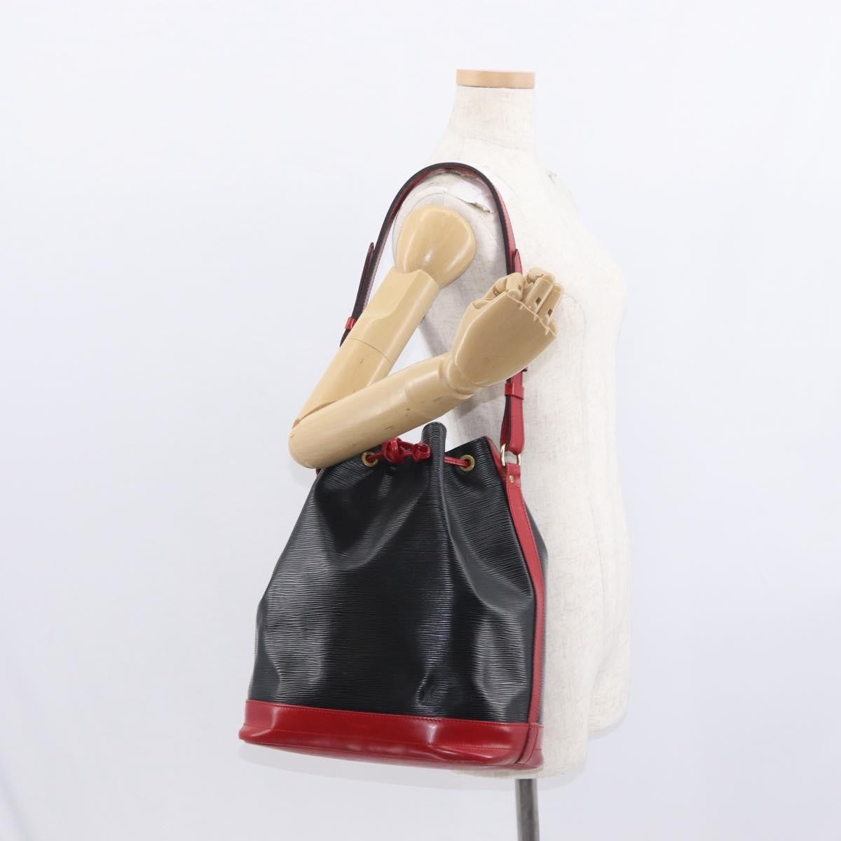 Louis Vuitton Bicolor Noe Handbag Epi Leather Black Leather Shoulder Bag Bag (Pre-Owned)