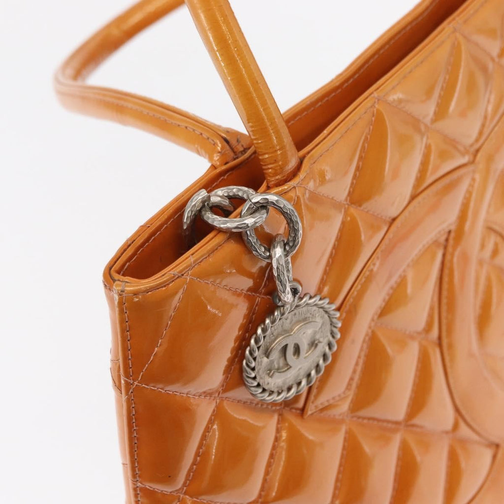 Chanel Medallion Tote Quilted Patent Beige Patent_Leather Tote Bag Bag (Pre-Owned)