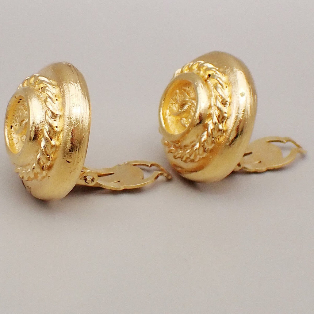Chanel Vintage Cc Logo Round Clip On Earrings Textured Metal Gold Gold_Plated Earrings Jewelry (Pre-Owned)