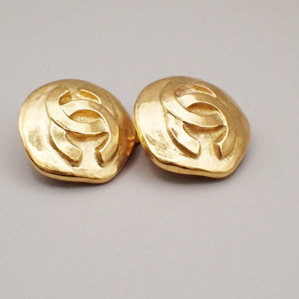 Chanel Vintage Cc Round Clip-On Earrings Metal Gold Gold_Plated Earrings Jewelry (Pre-Owned)