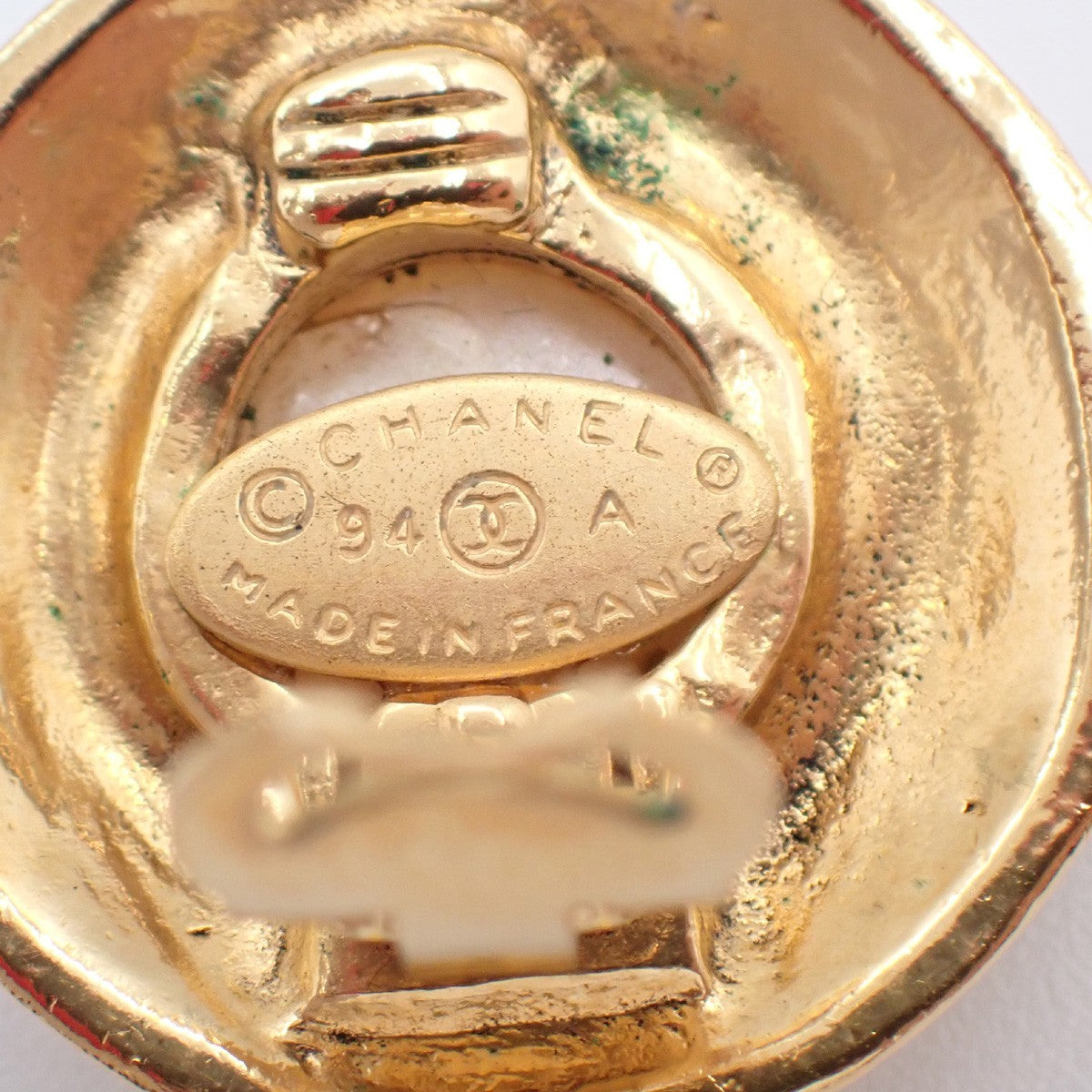 Chanel Vintage Round Clip-On Earrings Metal With Faux Pearl Gold Gold_Plated Earrings Jewelry (Pre-Owned)