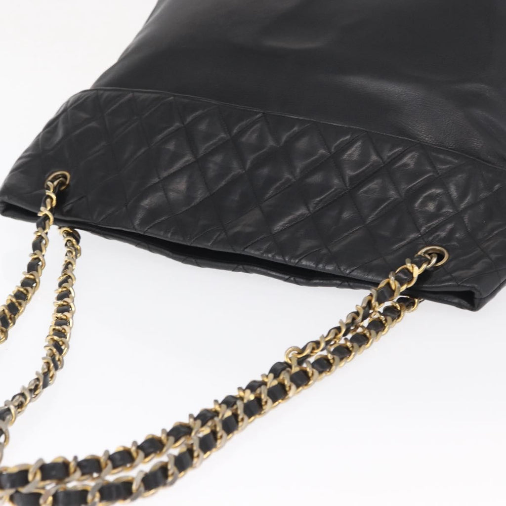 Chanel Chain Tote Leather Black Leather Handbag (Pre-Owned)
