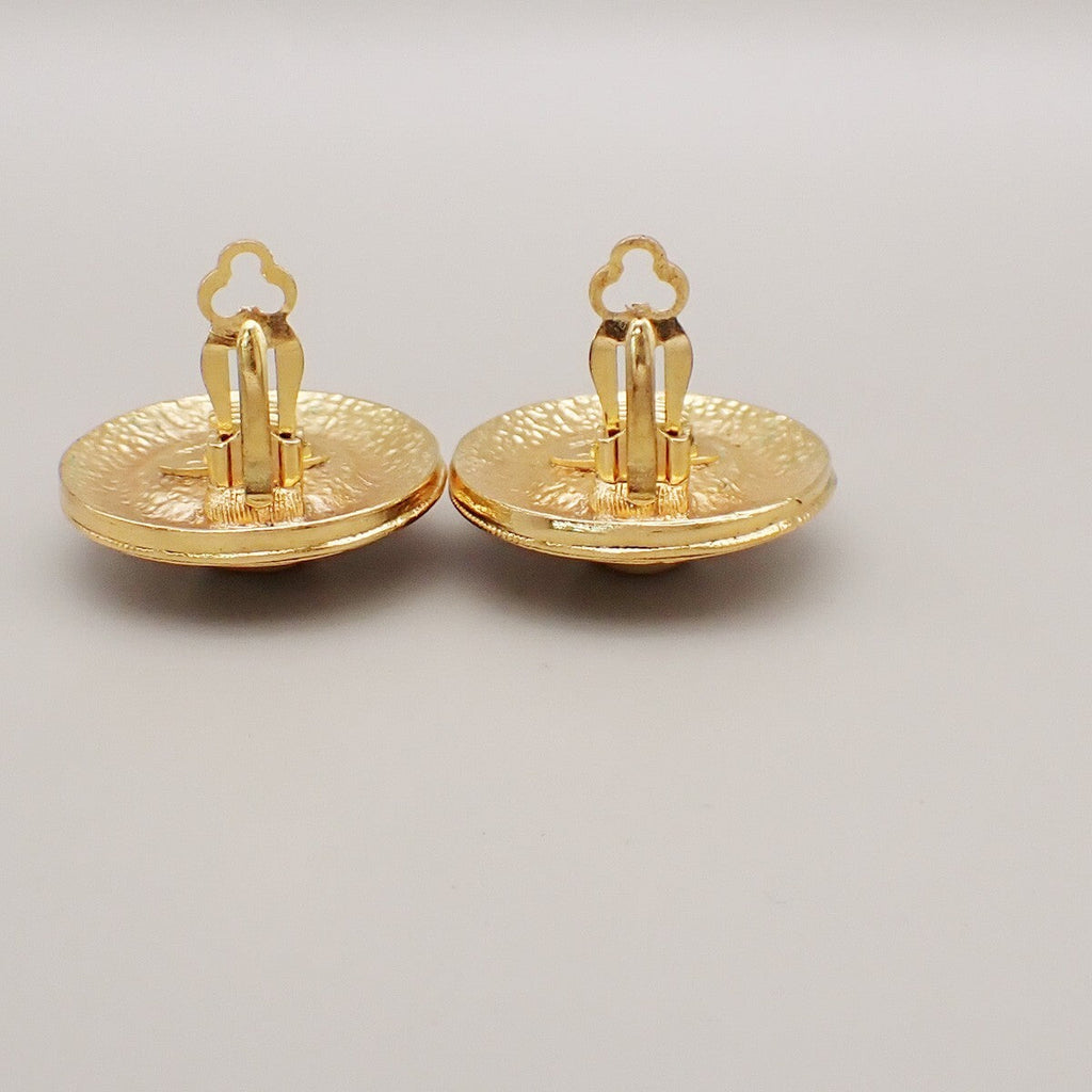 Chanel Vintage Round Clip-On Earrings Metal With Faux Pearl Gold Gold_Plated Earrings Jewelry (Pre-Owned)