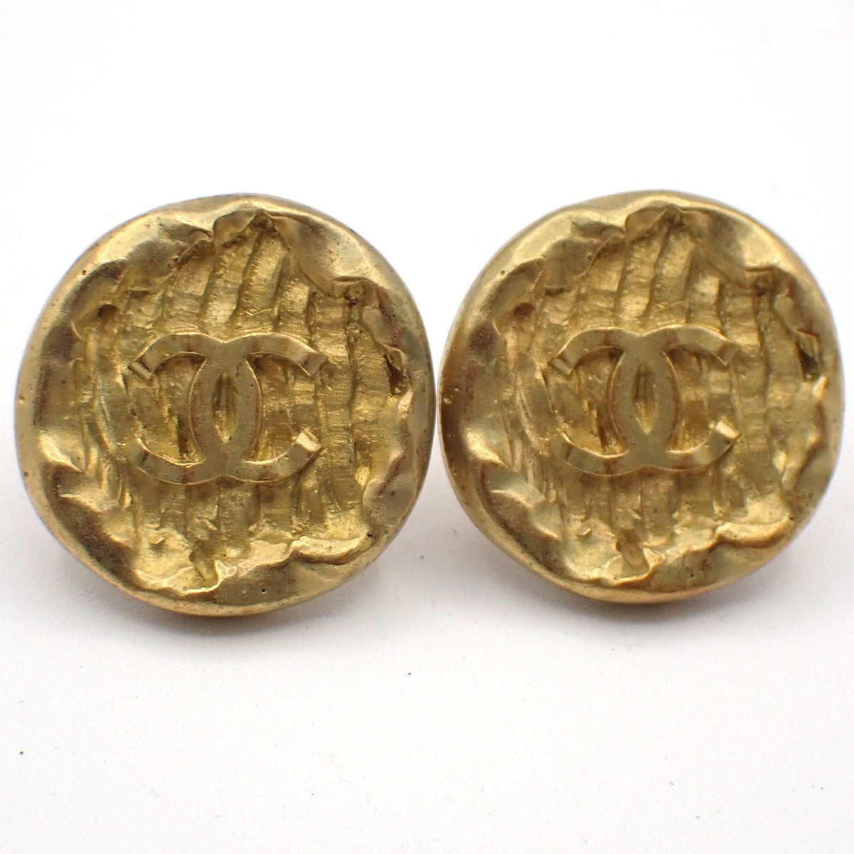 Chanel Vintage Cc Round Button Clip-On Earrings Metal Gold Gold_Plated Earrings Jewelry (Pre-Owned)